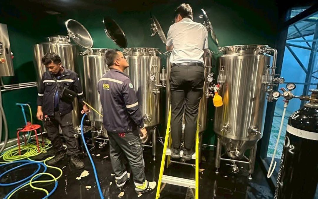 ตรวจสอบปริมาตรความจุของถังบรรจุสุรา ร่วมกับเจ้าหน้าที่กรมสรรพสามิต  ณ จังหวัดเชียงใหม่